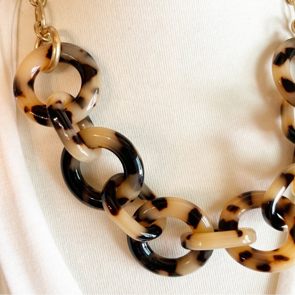 J. Crew Acrylic Tortoise Round Link Necklace Gold Tone - Picture 3 of 6